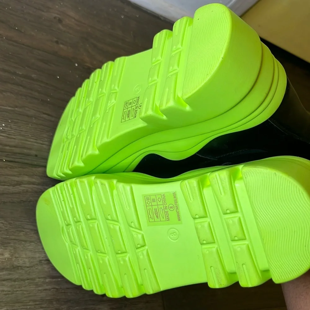 Women Platform Boots - Picture 5 of 6